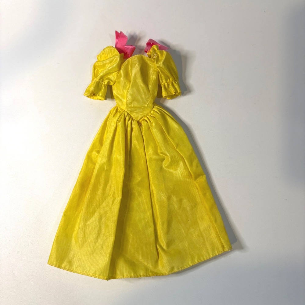 Vintage Barbie The Heart Family Surprise Party #2381 Yellow Gown Dress Pink Bows